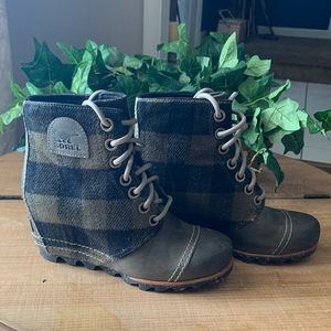 Sorel wedge boot